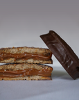 Alfajores con Dulce de Leche Bañados en Chocolate Amargo 