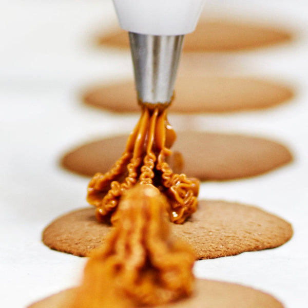 alfajor filled with dulce de leche