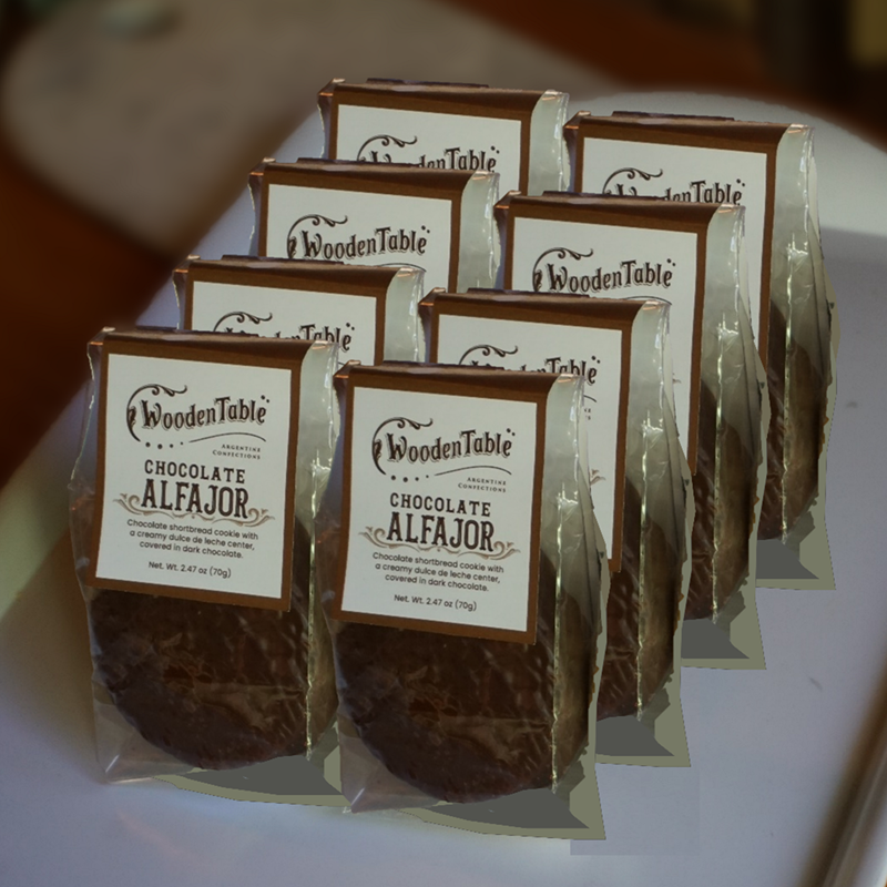 Individual and large dark chocolate alfajor